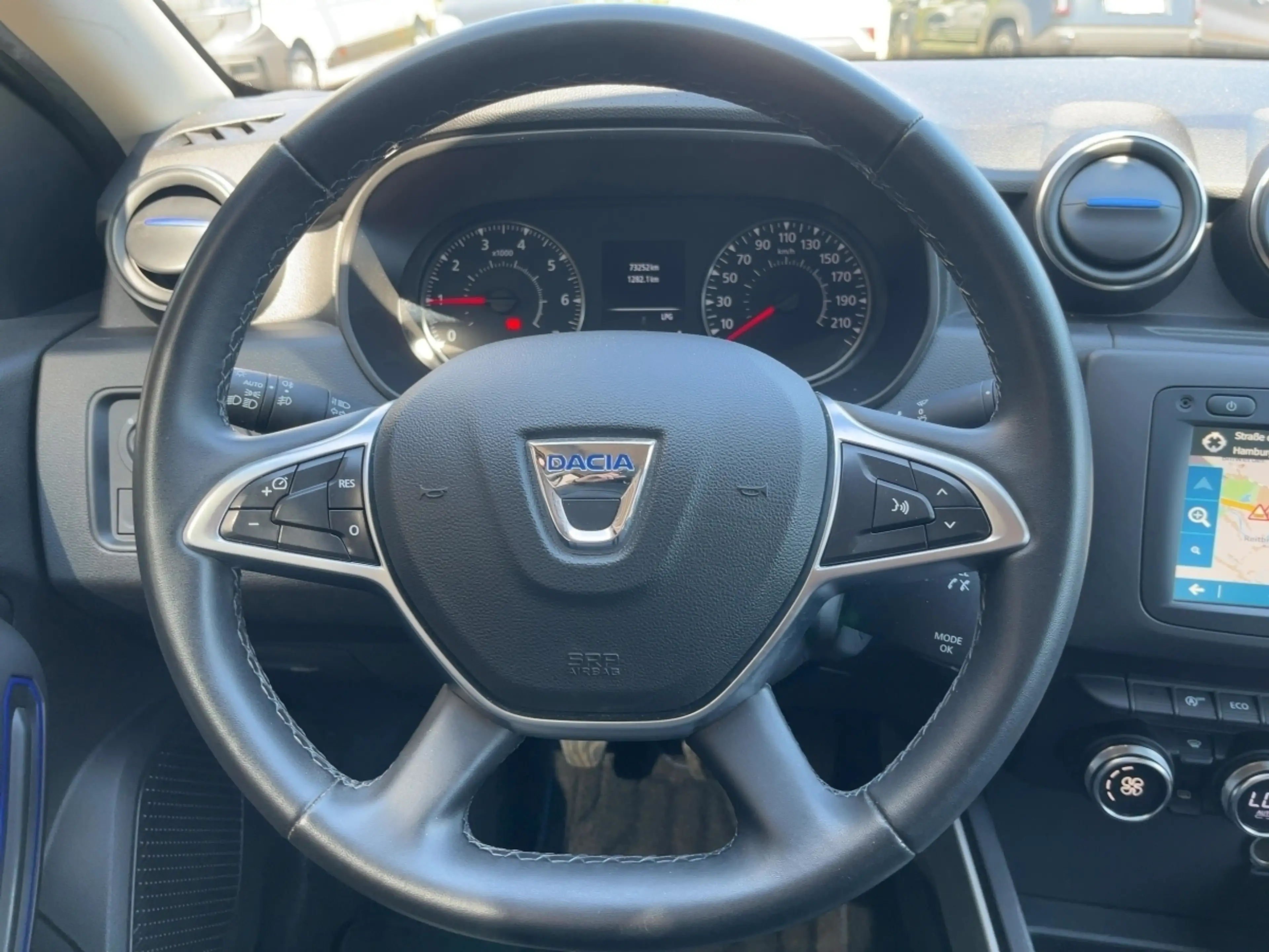 Dacia Duster Celebration TCe 100 ECO-G 2WD+NAVI+KAM+GJR+SHZG+ — photo 9
