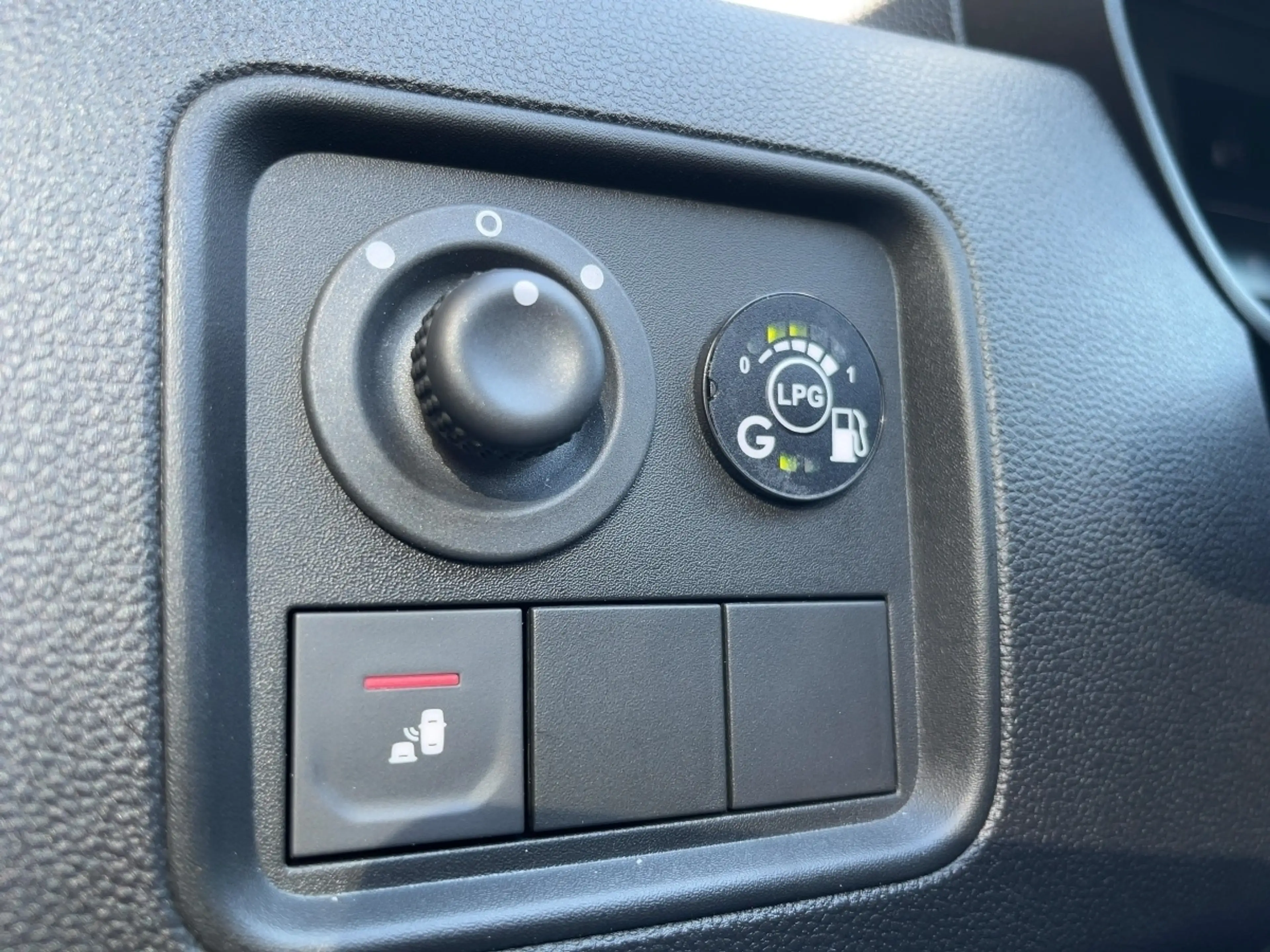 Dacia Duster Celebration TCe 100 ECO-G 2WD+NAVI+KAM+GJR+SHZG+ — photo 15