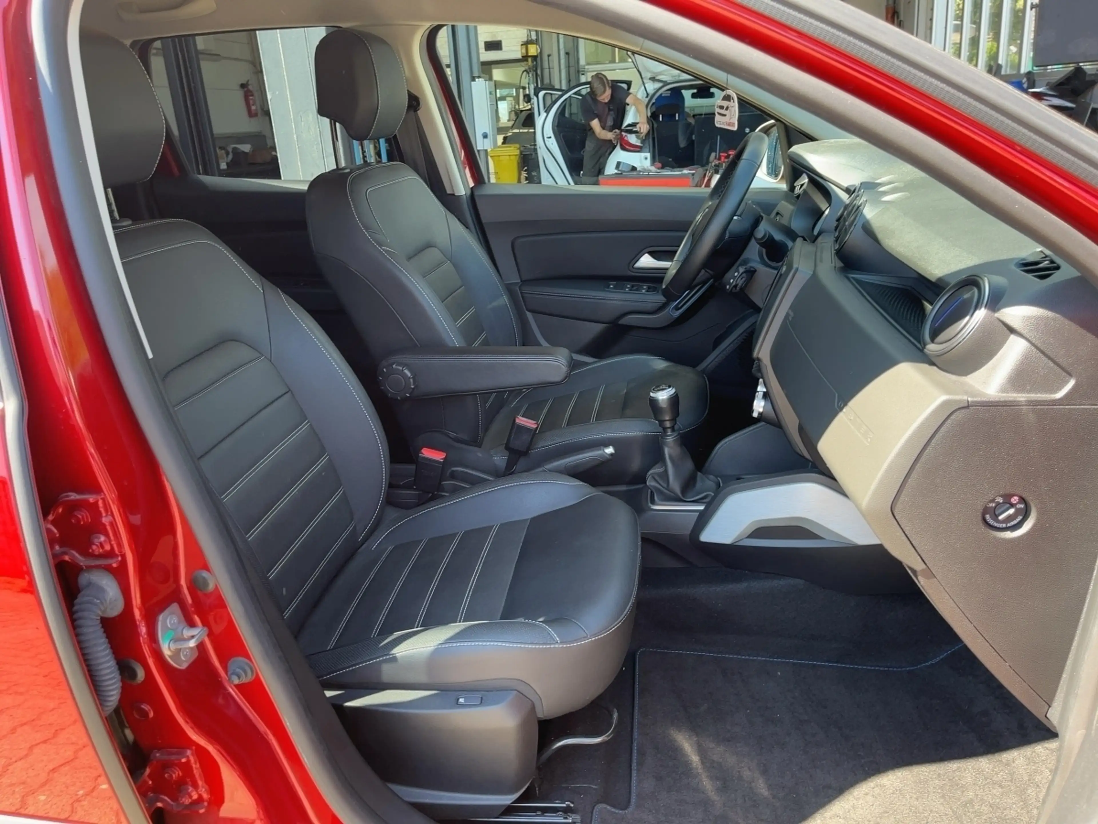 Dacia Duster Celebration TCe 100 ECO-G 2WD+NAVI+KAM+GJR+SHZG+ — photo 11