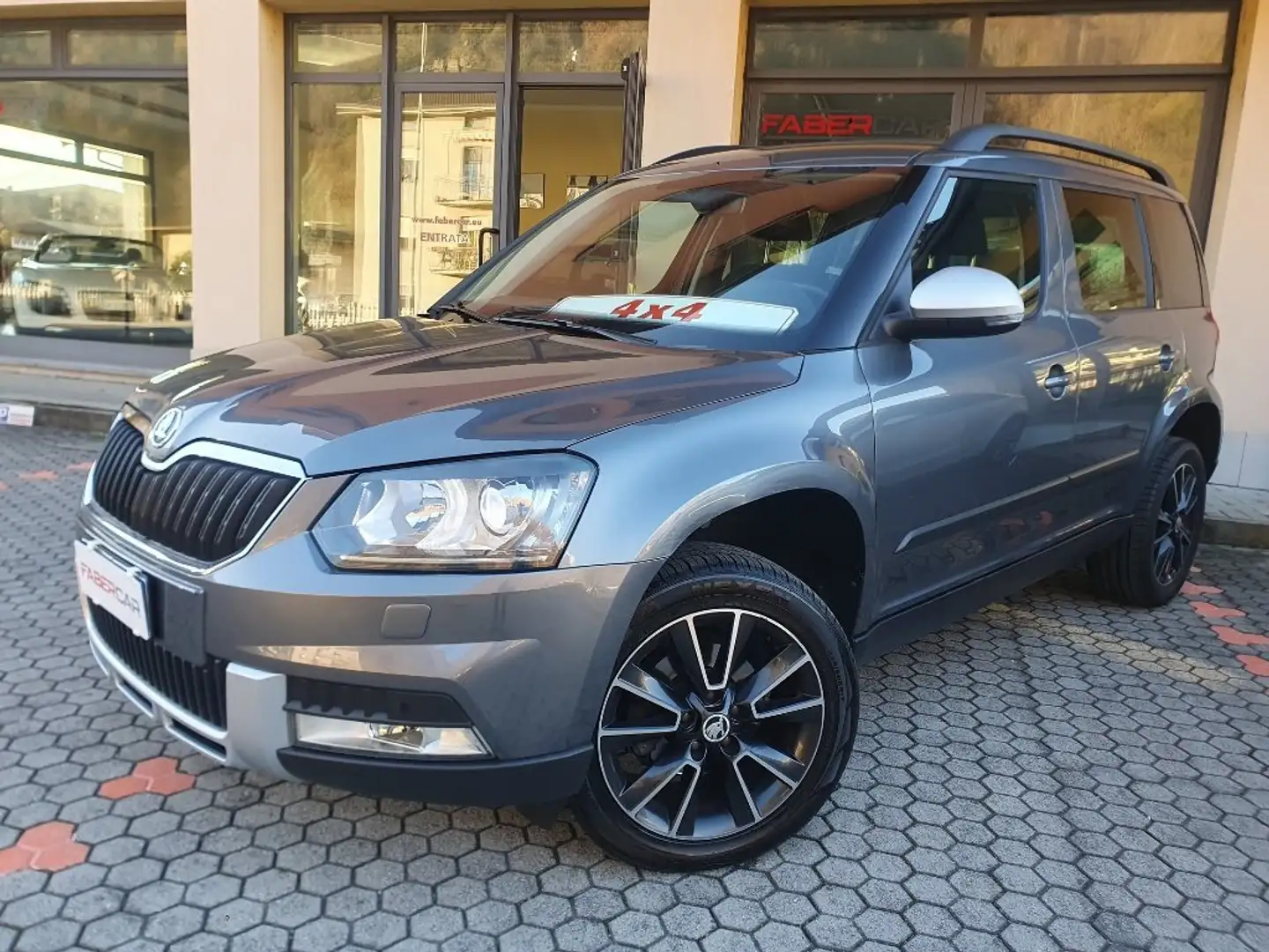 Skoda Yeti Yeti 2.0 tdi Design Edition 4x4 110cv my17 Grigio - 1
