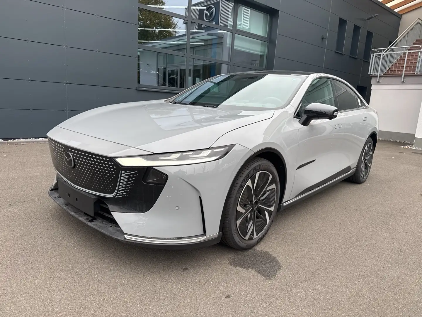 Mazda 6e Takumi 258 68,8kWh Metallic Grau - 1