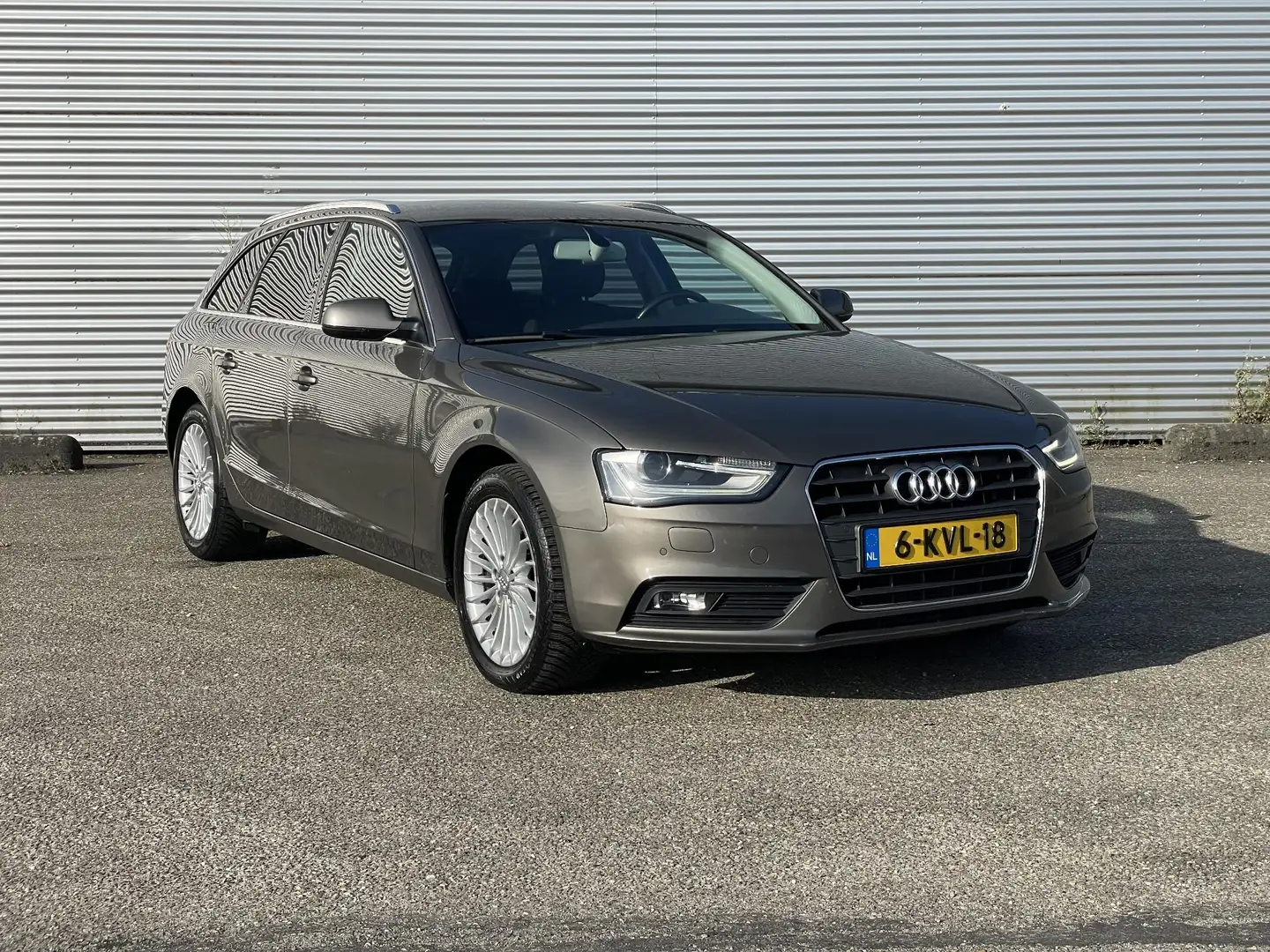 Audi A4 Avant 1.8 TFSI Business Edition Grijs - 2
