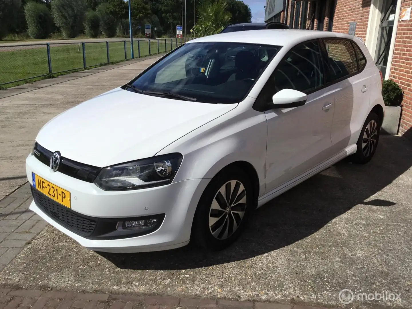 Volkswagen Polo 1.0 Comfortline - 5 deurs - airco Wit - 1