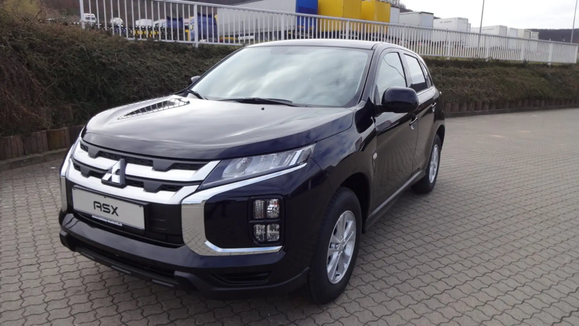 Mitsubishi ASX Spirit 2.0 MIVEC ClearTec 2WD 5-Gang Schwarz - 1