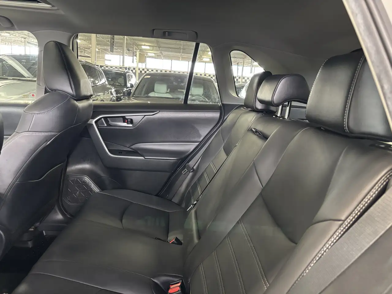 Toyota RAV 4 снимка Toyota RAV 4