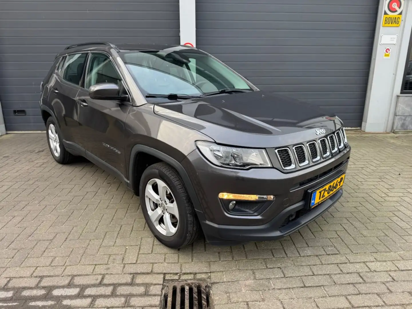 Jeep Compass 1.4 M.AIR LONGITUDE Grijs - 2