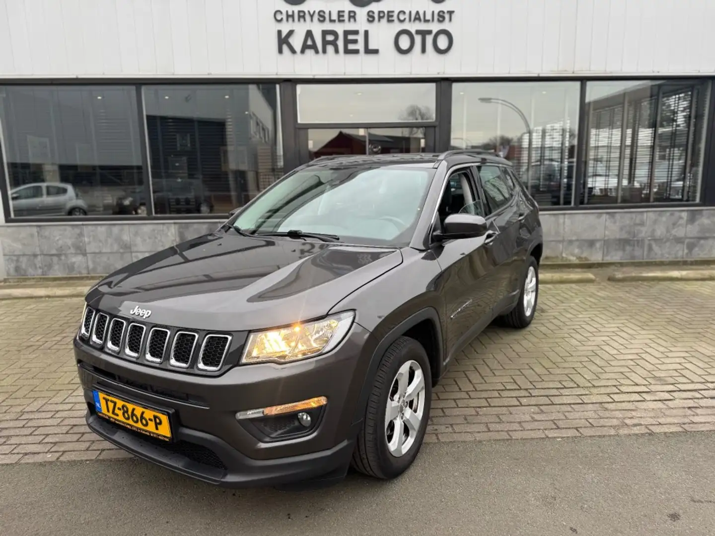 Jeep Compass 1.4 M.AIR LONGITUDE Grijs - 1
