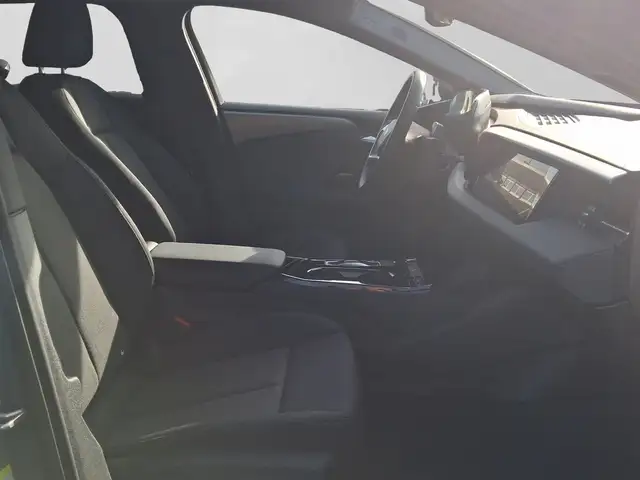 Audi A6 e-tron view 4