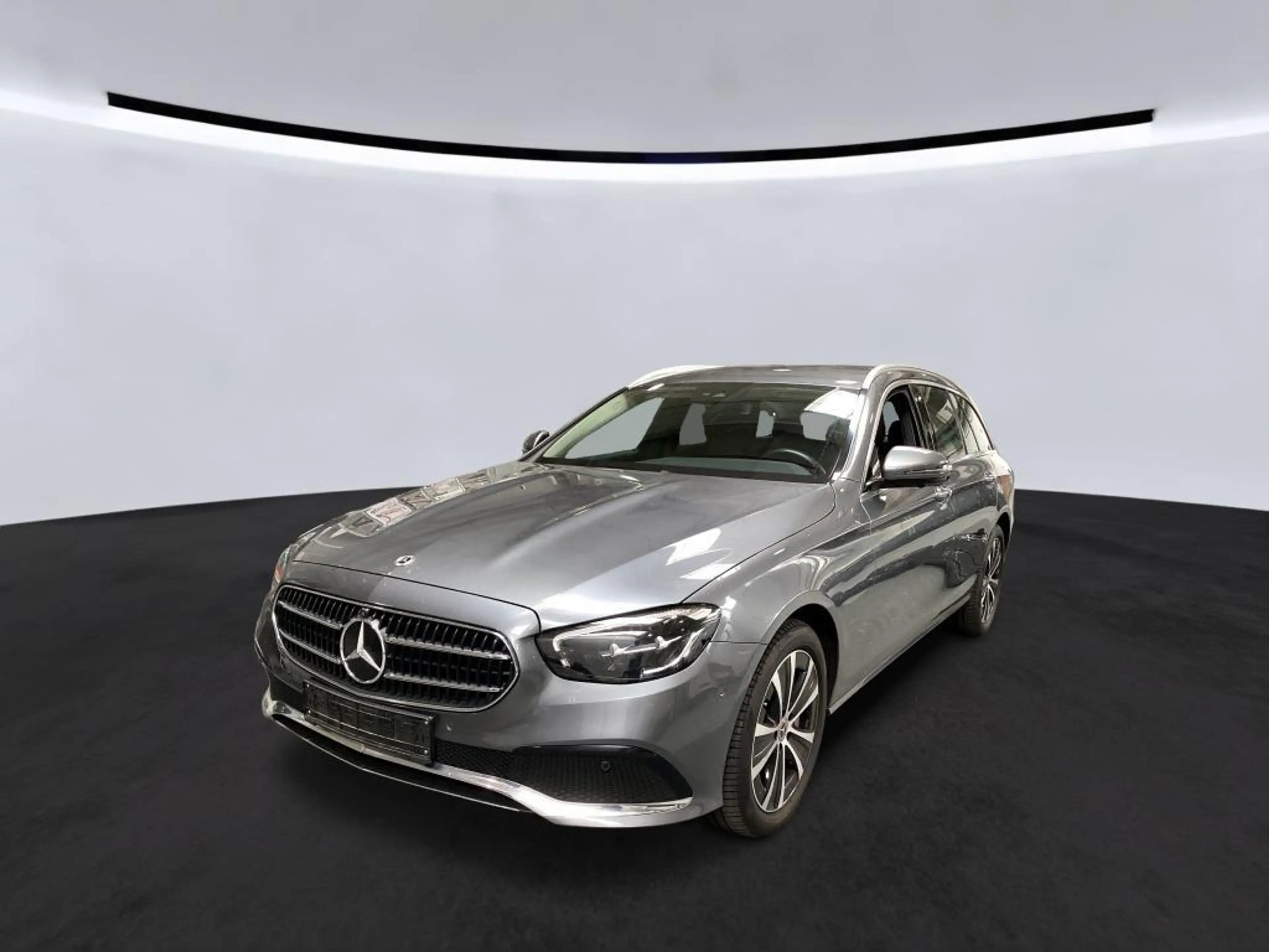 Mercedes-Benz E 300 de Avantgarde*KEYLESS*CAM 360*SHZ*AMBIENTE — photo 2