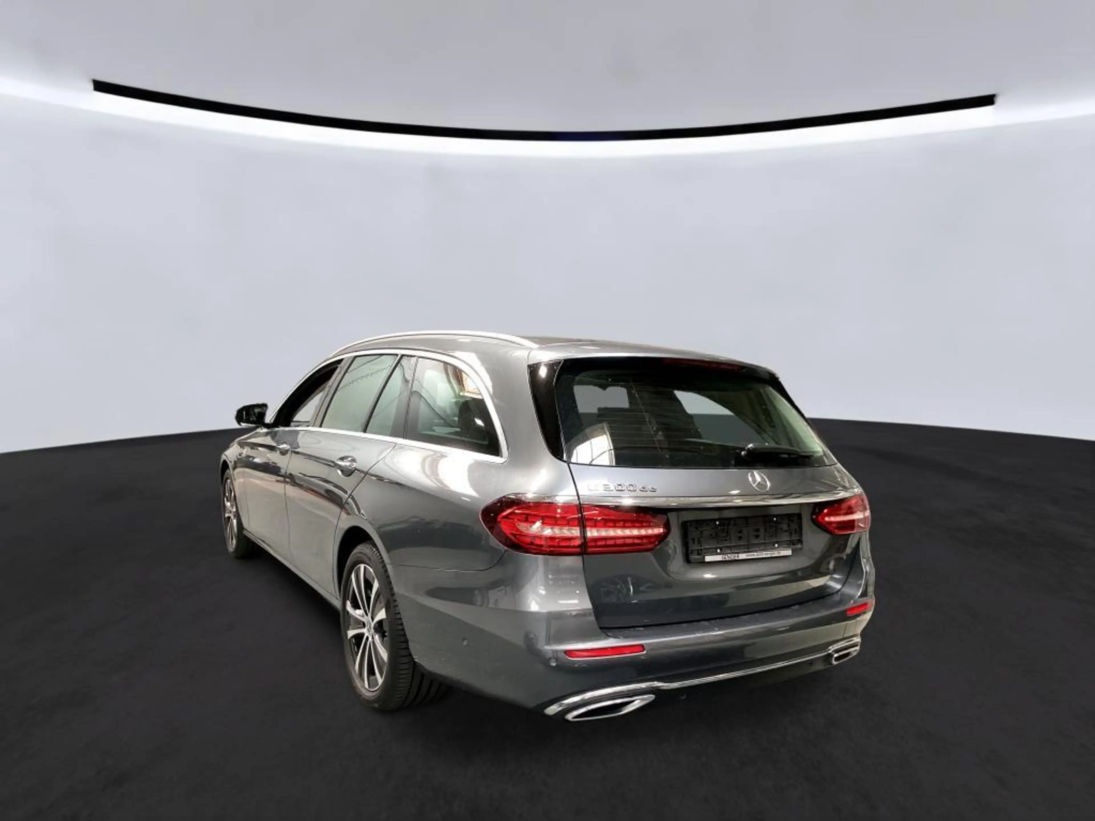 Mercedes-Benz E 300 de Avantgarde*KEYLESS*CAM 360*SHZ*AMBIENTE — photo 3