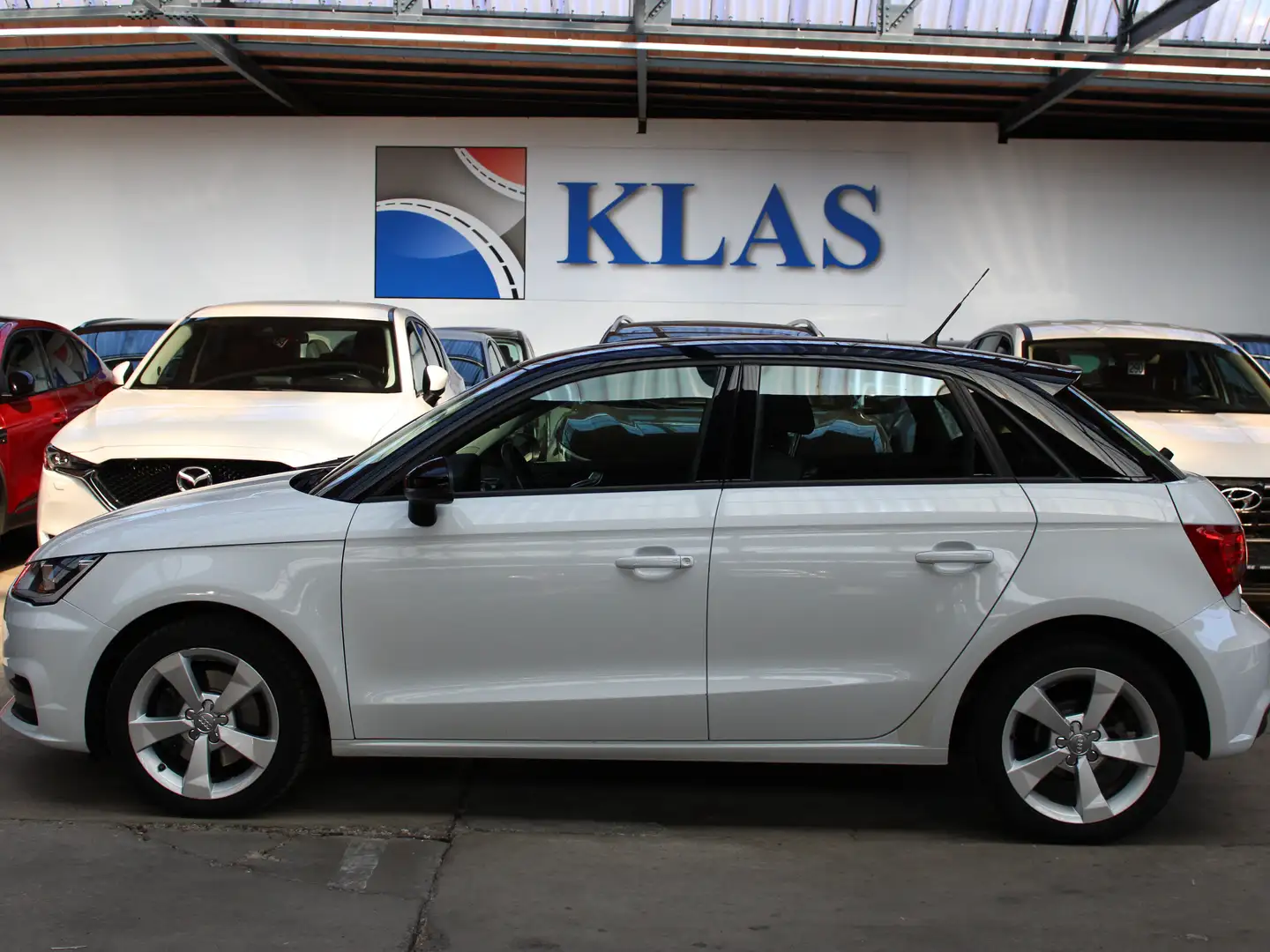 Audi A1 Sportback 1.6 TDi+BOÎTE AUTO+GPS // EURO 6 // Blanc - 2