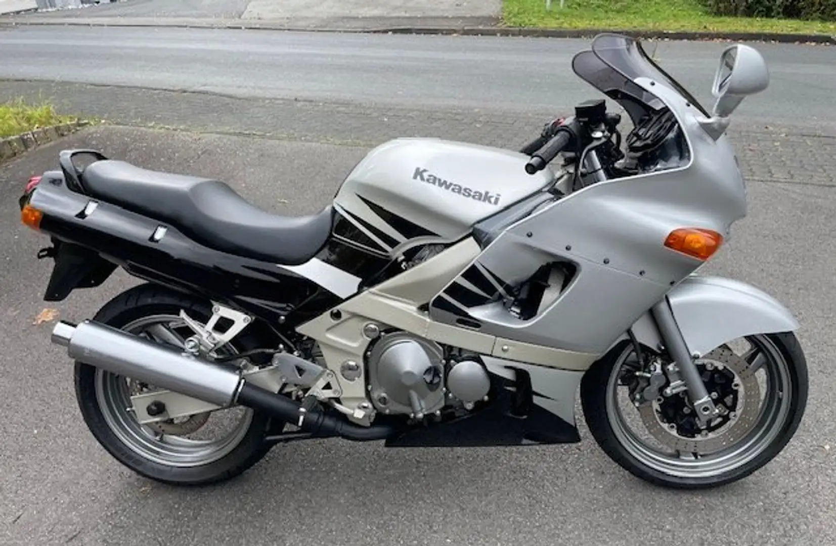Kawasaki ZZR 600 Inspektion neu Plateado - 1