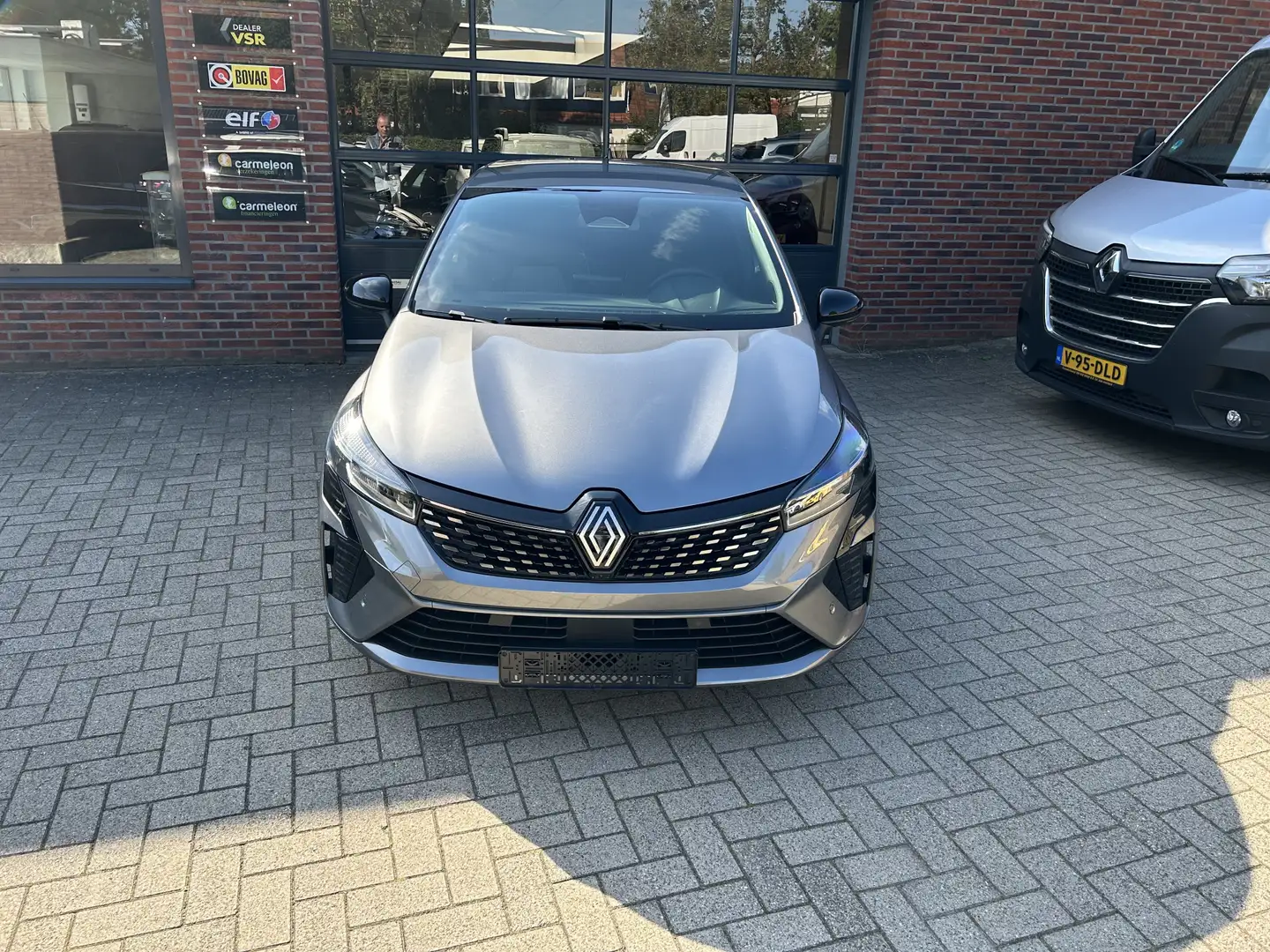 Renault Clio 1.0 TCe 90 Techno Grijs - 2
