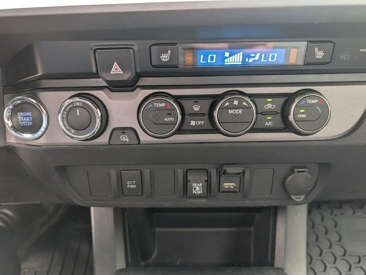 Toyota Tacoma снимка Toyota Tacoma