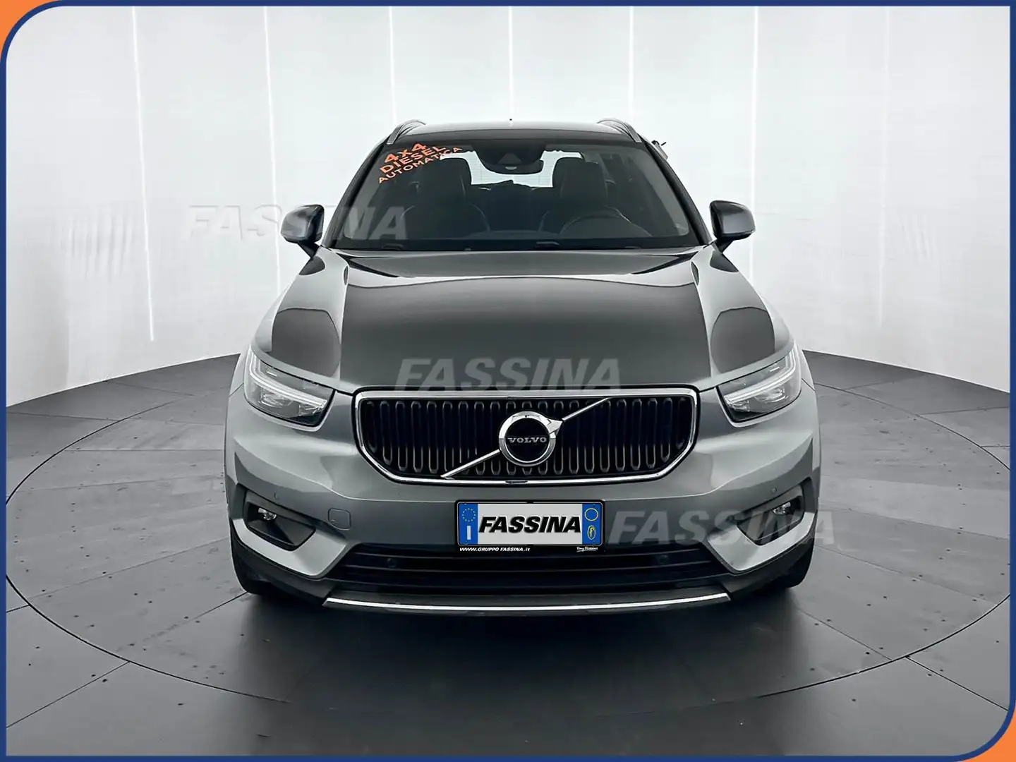 Volvo XC40 XC40 D3 AWD Geartronic Momentum 150 cv Grigio - 2