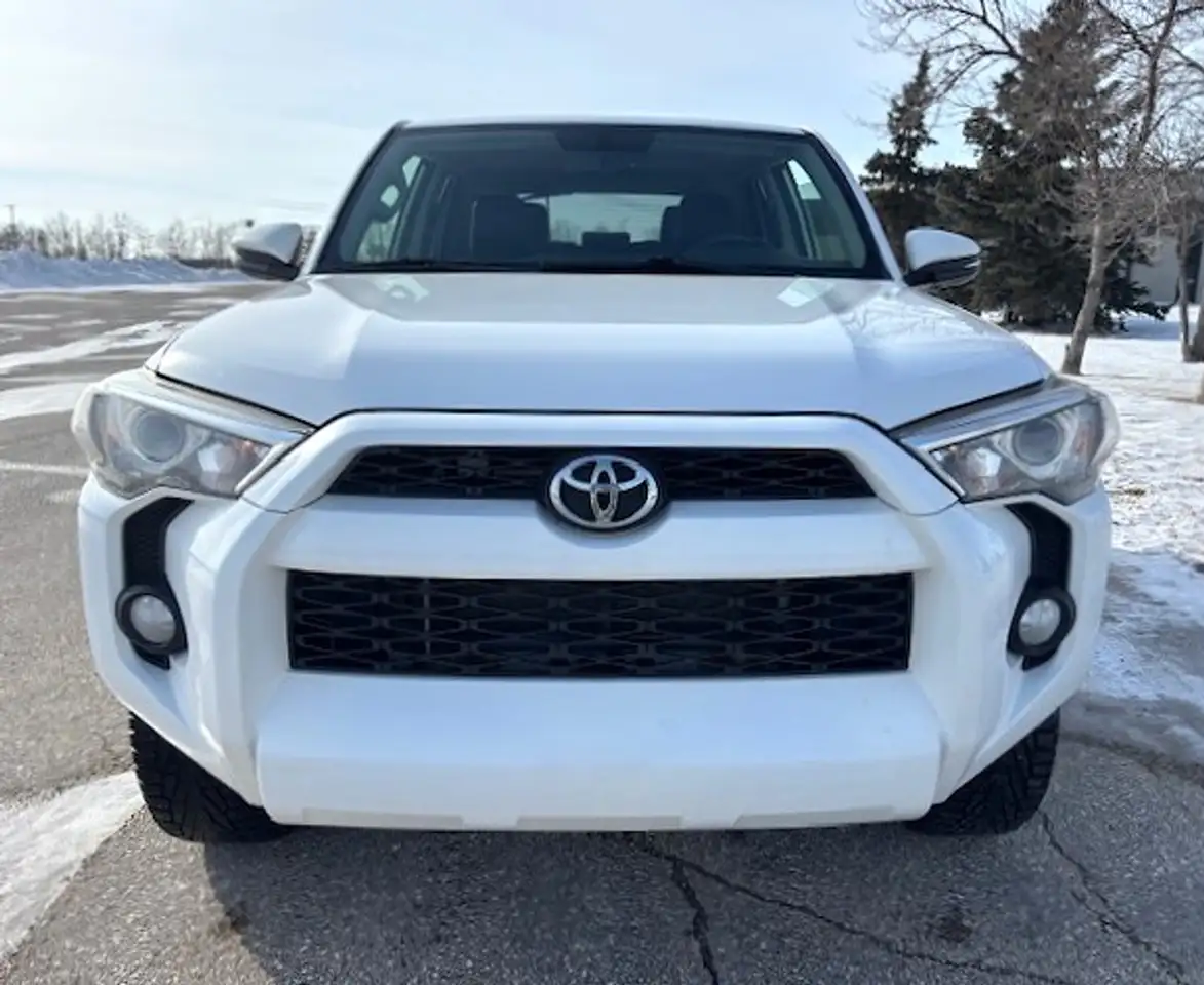 Toyota 4-Runner снимка Toyota 4-Runner
