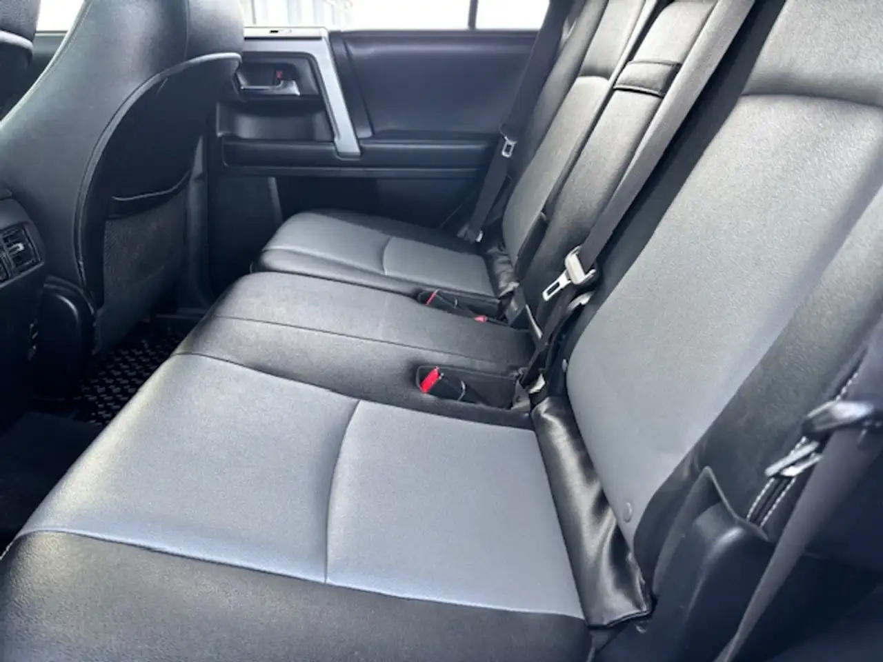 Toyota 4-Runner снимка Toyota 4-Runner