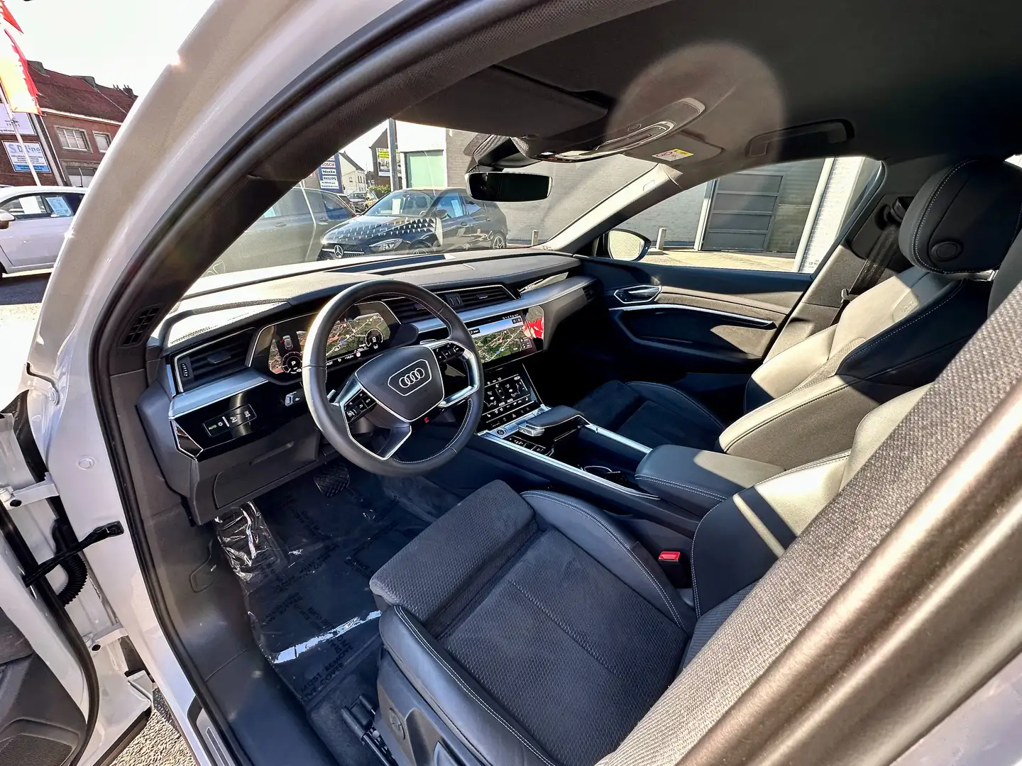 Audi e-tron Quattro 2x S line Black line* Wit - 2