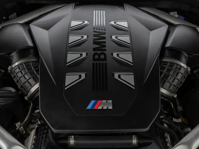 BMW X5 M view 18