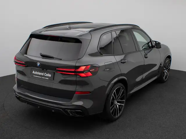 BMW X5 M view 7