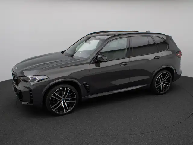 BMW X5 M view 12