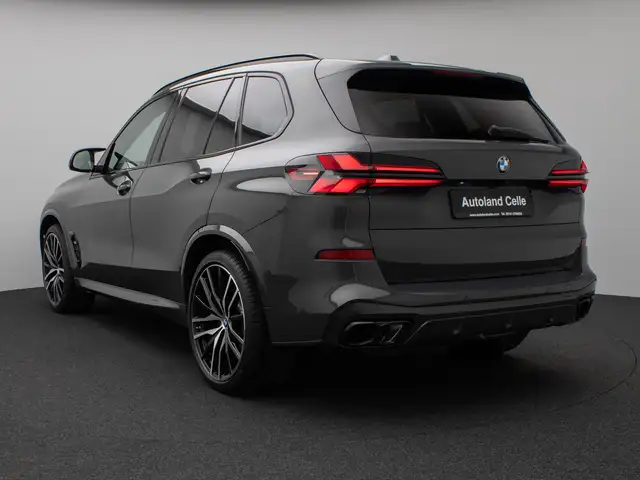 BMW X5 M view 9