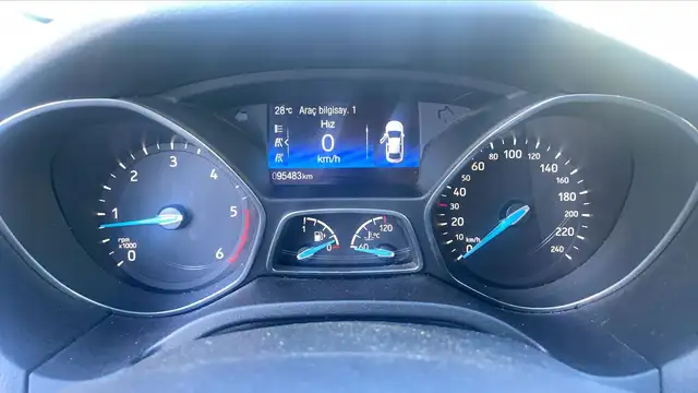 Ford Focus view 12