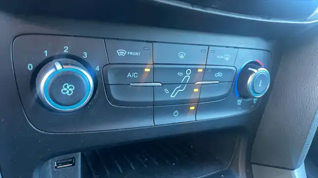 Ford Focus view 13