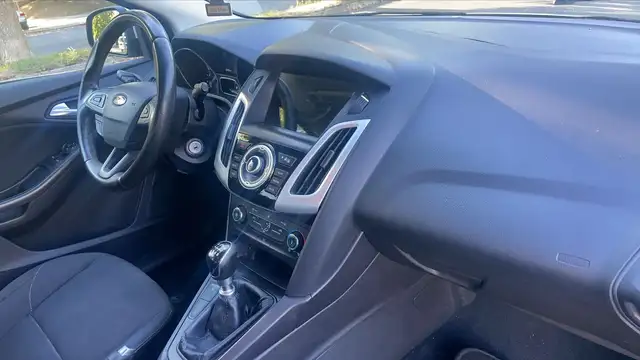 Ford Focus view 10