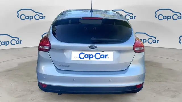 Ford Focus view 3