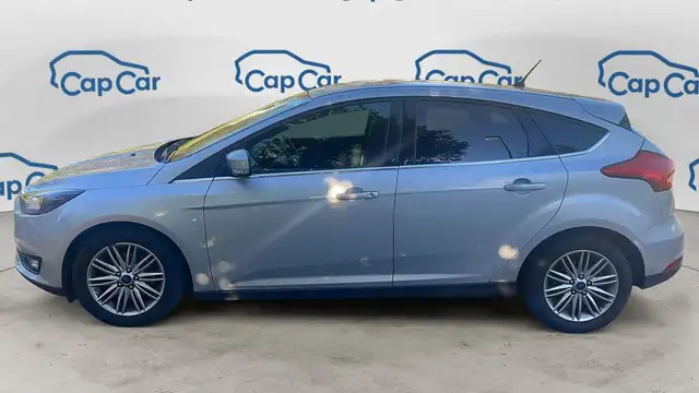 Ford Focus view 2
