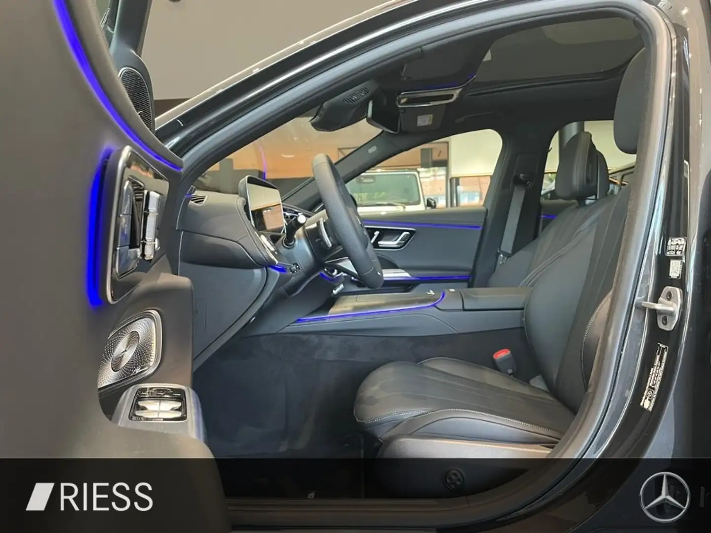 Mercedes-Benz E 450 d T 4M AMG+PANO+AIRM+AHK+HUD+DISTR+DIGI L+ Grau - 2