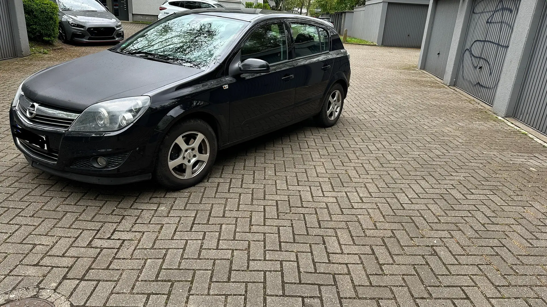 Opel Astra Innovation 1.6 Ecotec Schwarz - 1