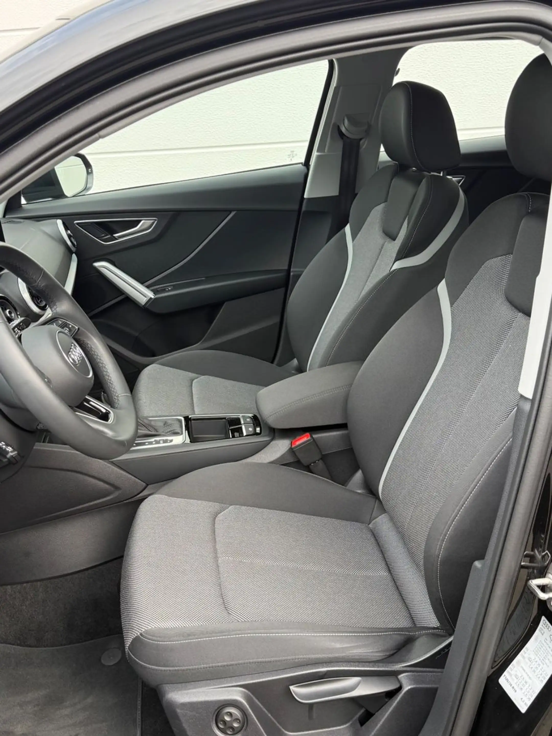 Audi Q2 35 TFSI S line S tronic SHZ/APPconnect — photo 3