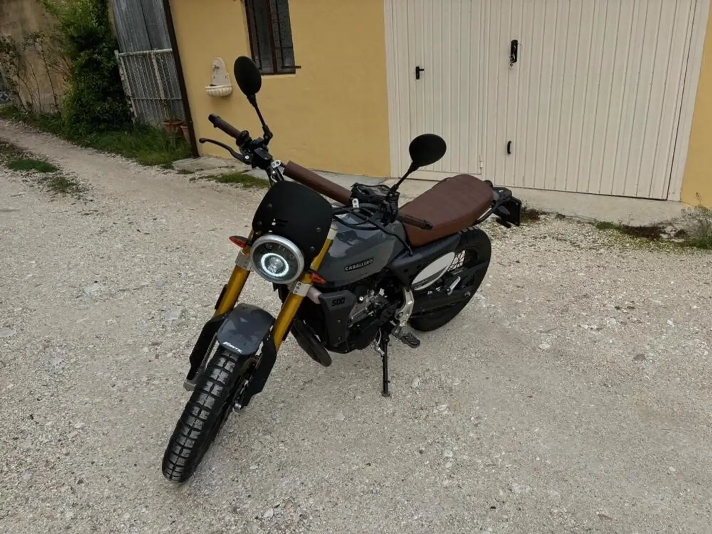 Fantic Caballero 500 Scrambler Deluxe Gri - 1