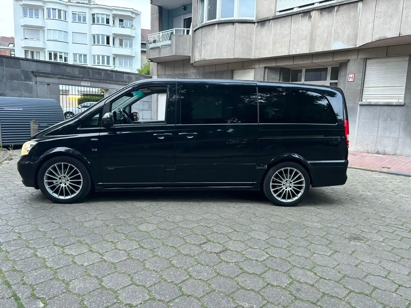 Mercedes-Benz Viano Viano 3.0 CDI V6 Avantgarde Edition 125 Noir - 1