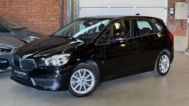 BMW 225