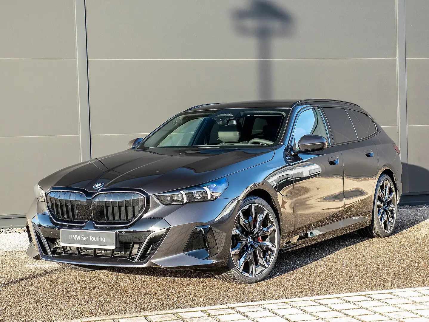 BMW 550 e xDrive JAHRESENDSPURT! 20330 EUR Ersparnis! Gri - 1