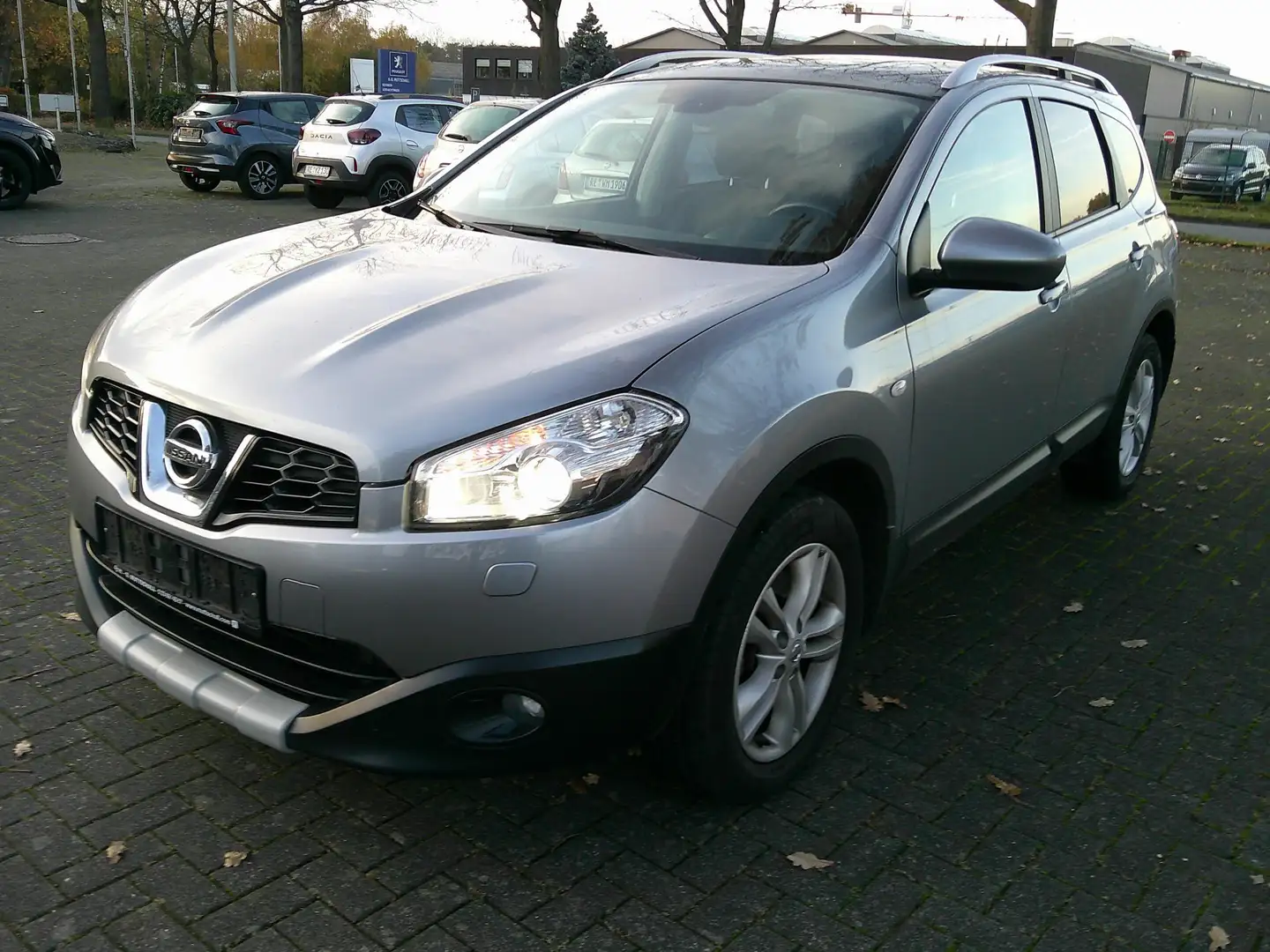 Nissan Qashqai+2 2,0 DCI Tekna 4X4 AT abn. AHK Grau - 1