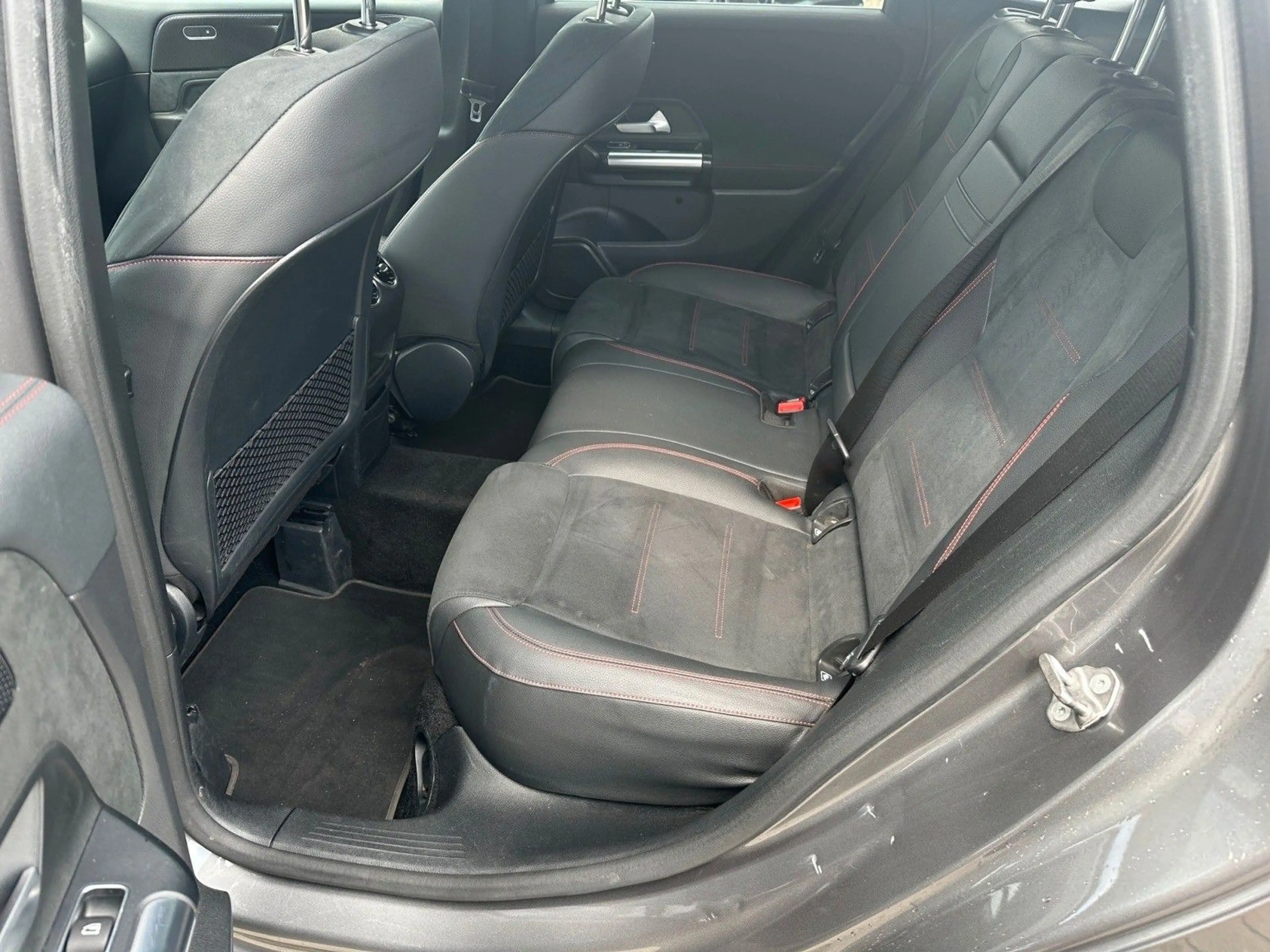 Mercedes-Benz B 220 AMG Line / Night Paket / ACC / Kamera — photo 13