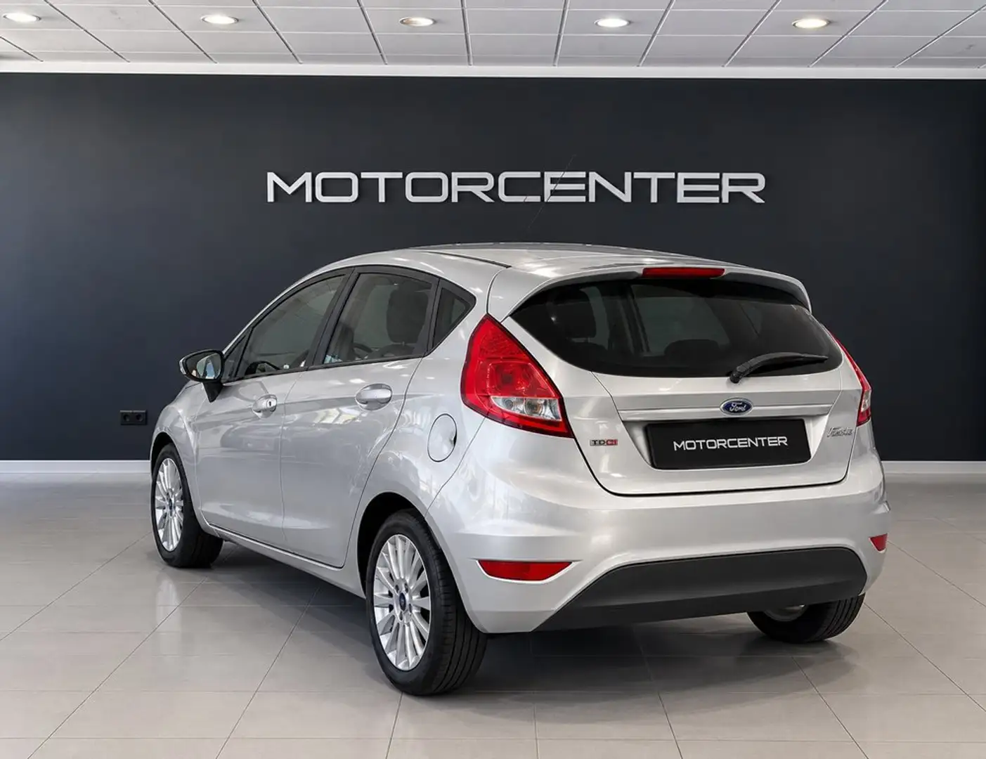 Ford Fiesta 1.6TDCi Titanium Gris - 2