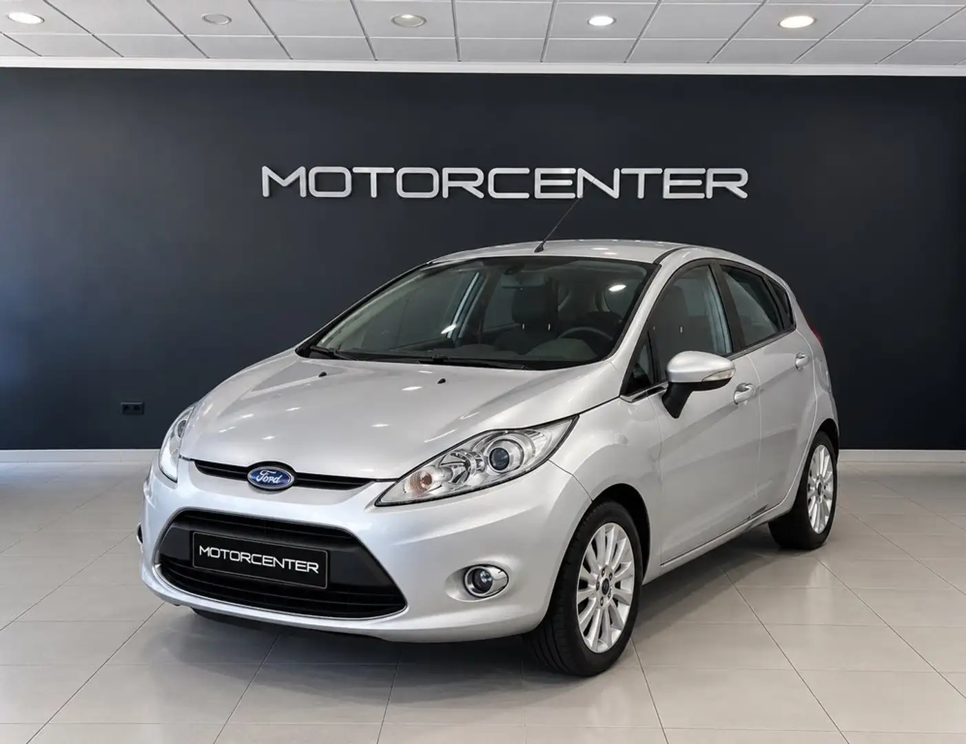 Ford Fiesta 1.6TDCi Titanium Gris - 1