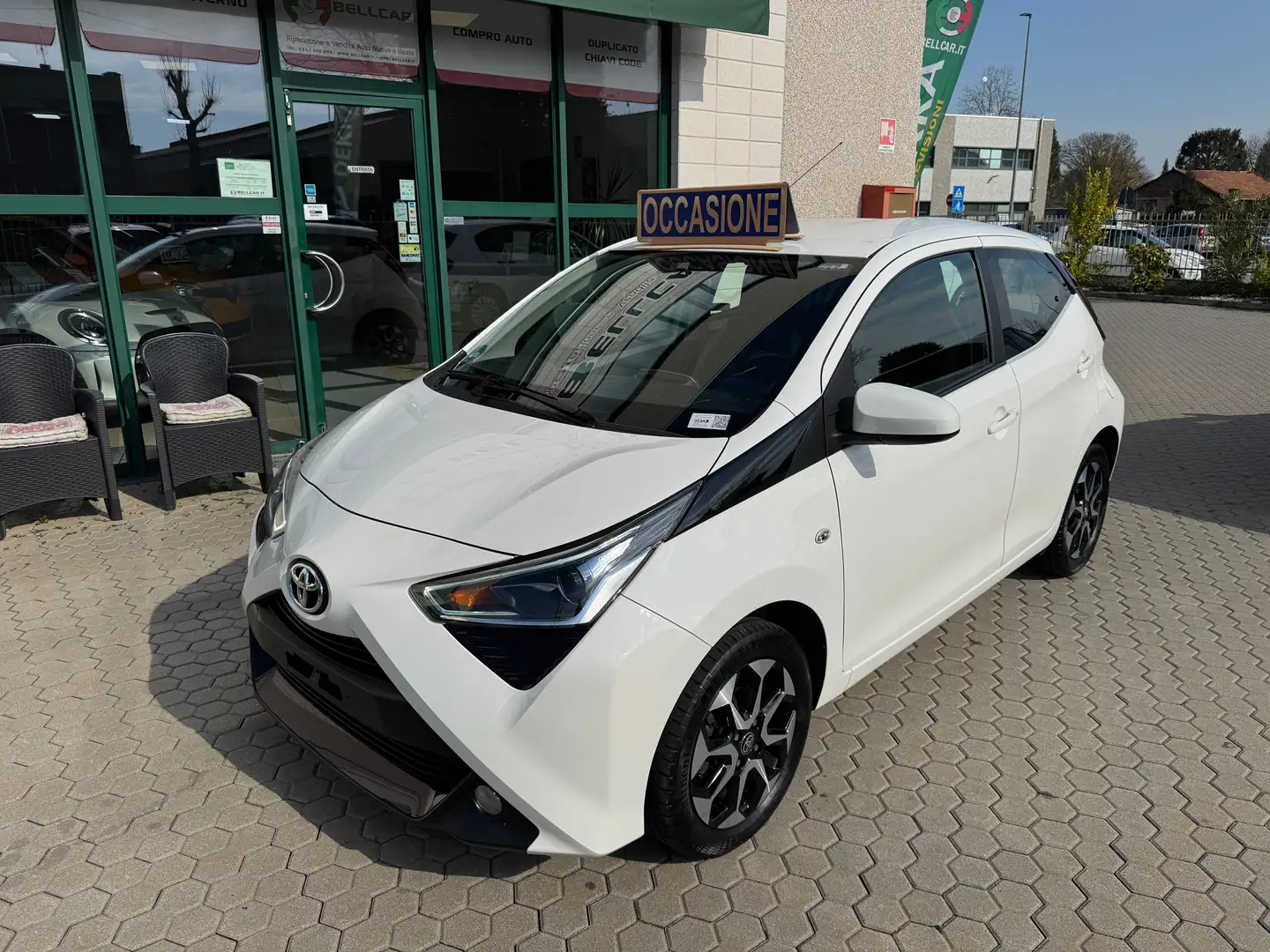 Toyota Aygo 5p 1.0 x-play 72cv Bianco - 2