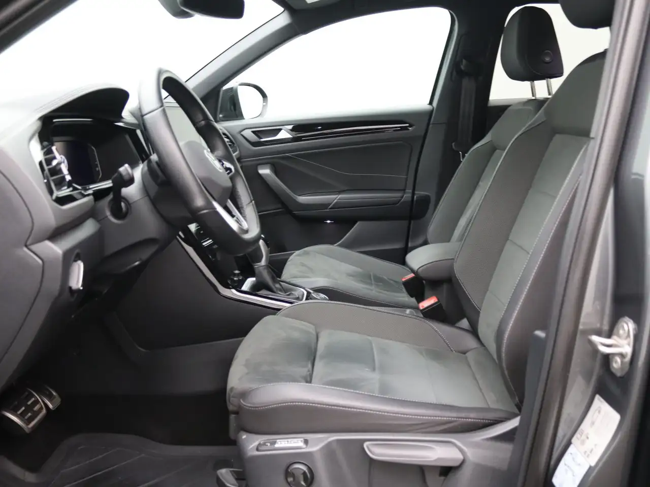 Volkswagen T-Roc R-Line Black 2.0 TSI 4M DSG / Matrix, AHK 12
