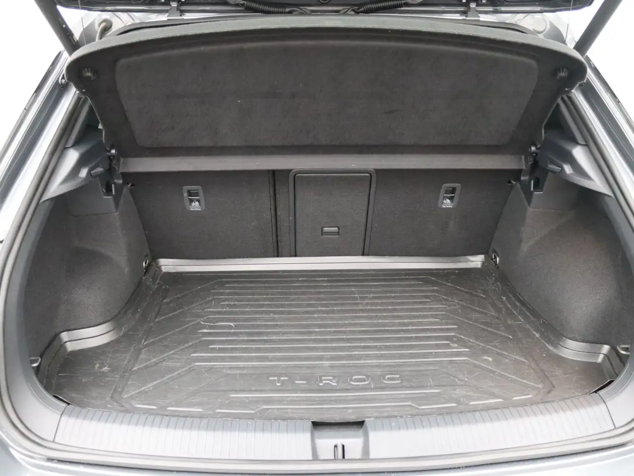 Volkswagen T-Roc R-Line Black 2.0 TSI 4M DSG / Matrix, AHK 8