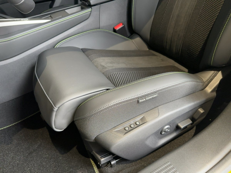 Peugeot 408 GT EXCLUSIVE Plug-In Hybrid 240 e-DSC7 ACC — photo 15
