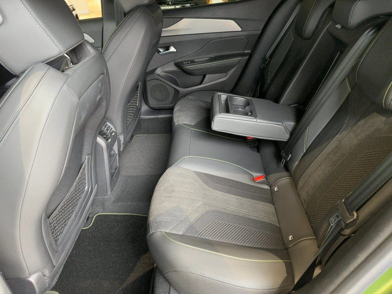 Peugeot 408 GT EXCLUSIVE Plug-In Hybrid 240 e-DSC7 ACC — photo 10