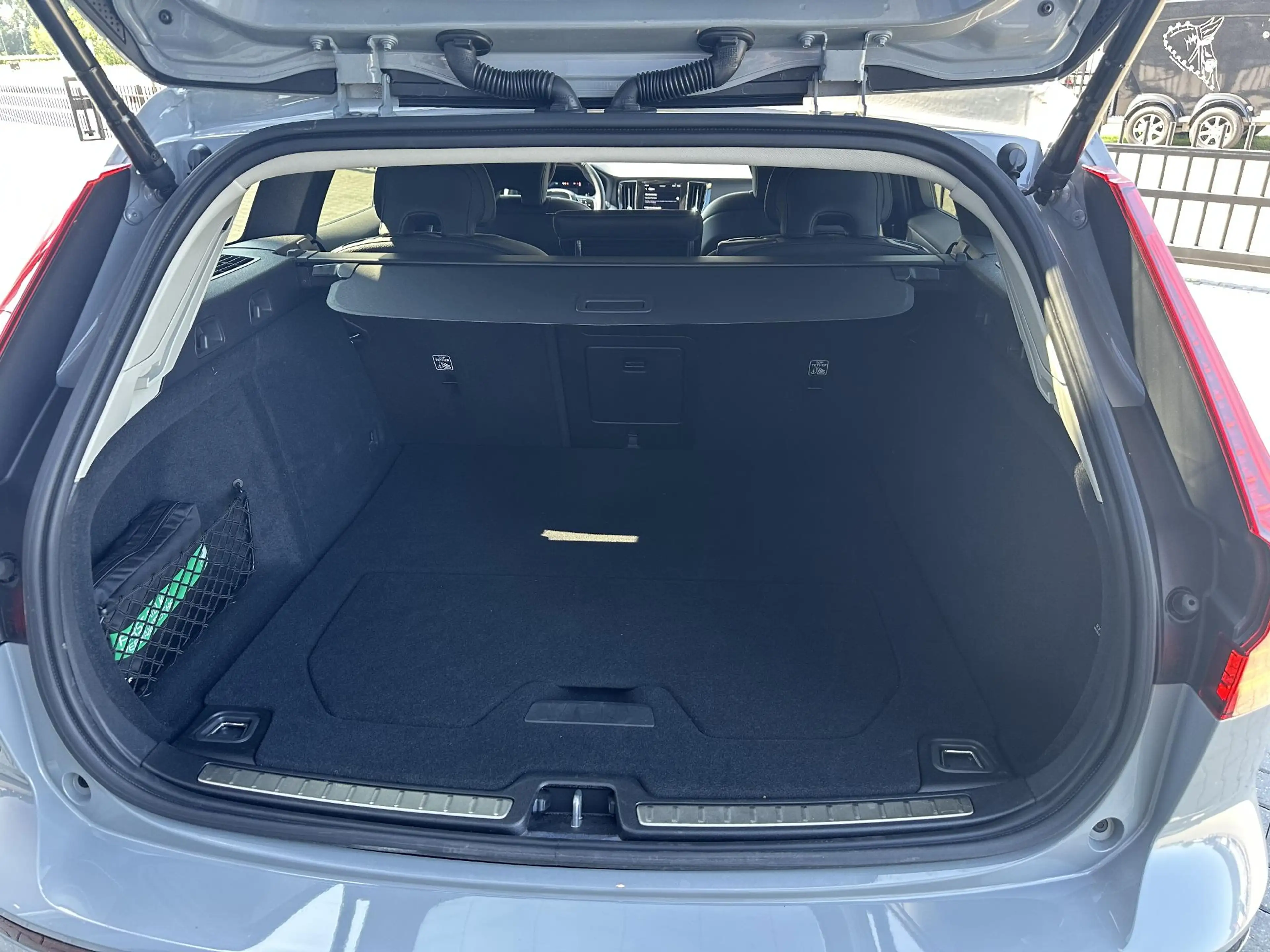 Volvo V60 2.0 B4 Plus Dark ACC|360|Vapour Grey — photo 4