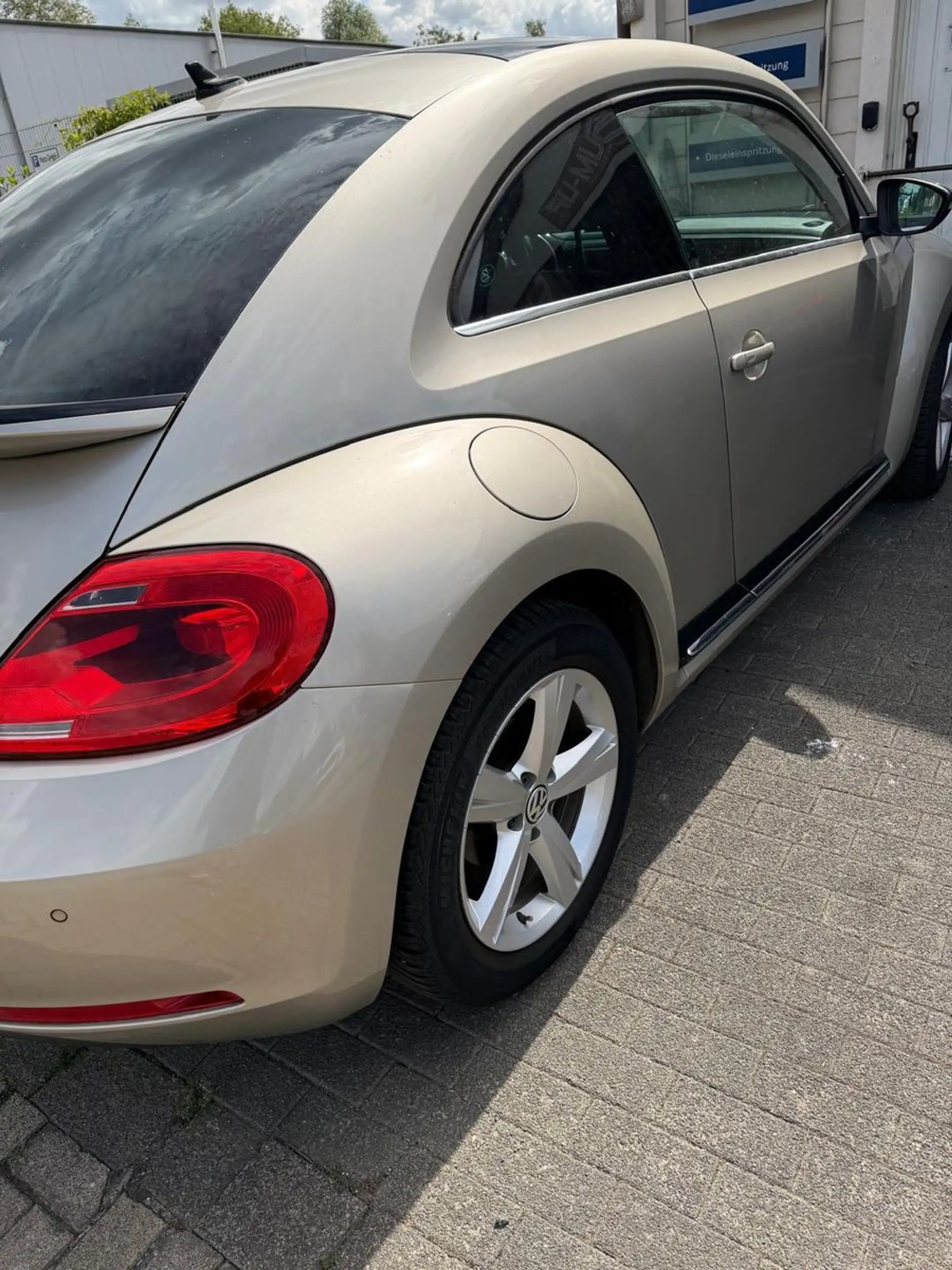 Volkswagen Beetle Lim. Sport/Motor läuft unruhig. — photo 5