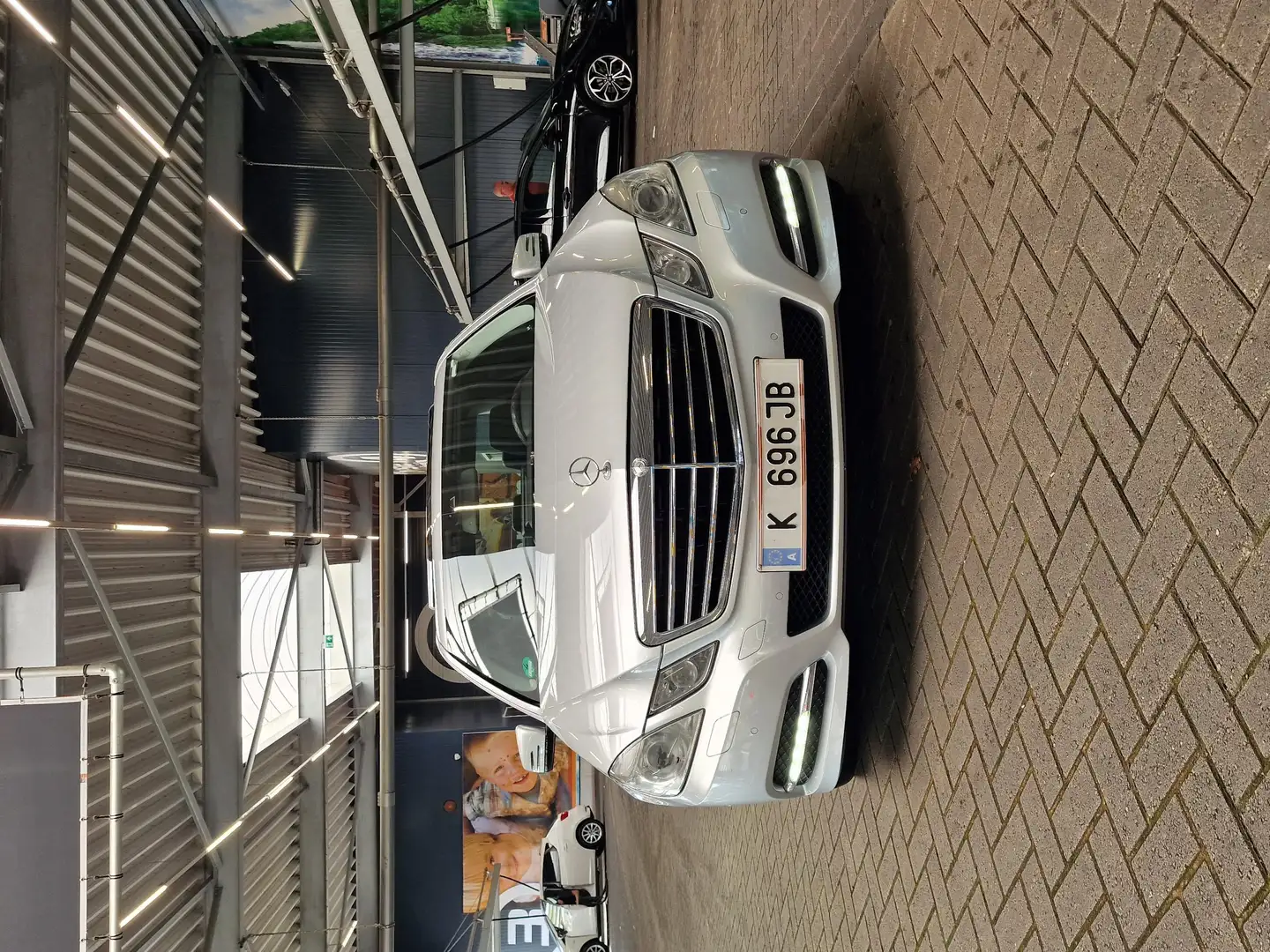 Mercedes-Benz E 350 E 350 4Matic 7G-TRONIC Avantgarde Silber - 2
